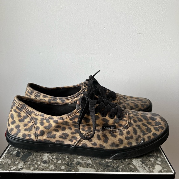 VANS - Picture 1 of 11